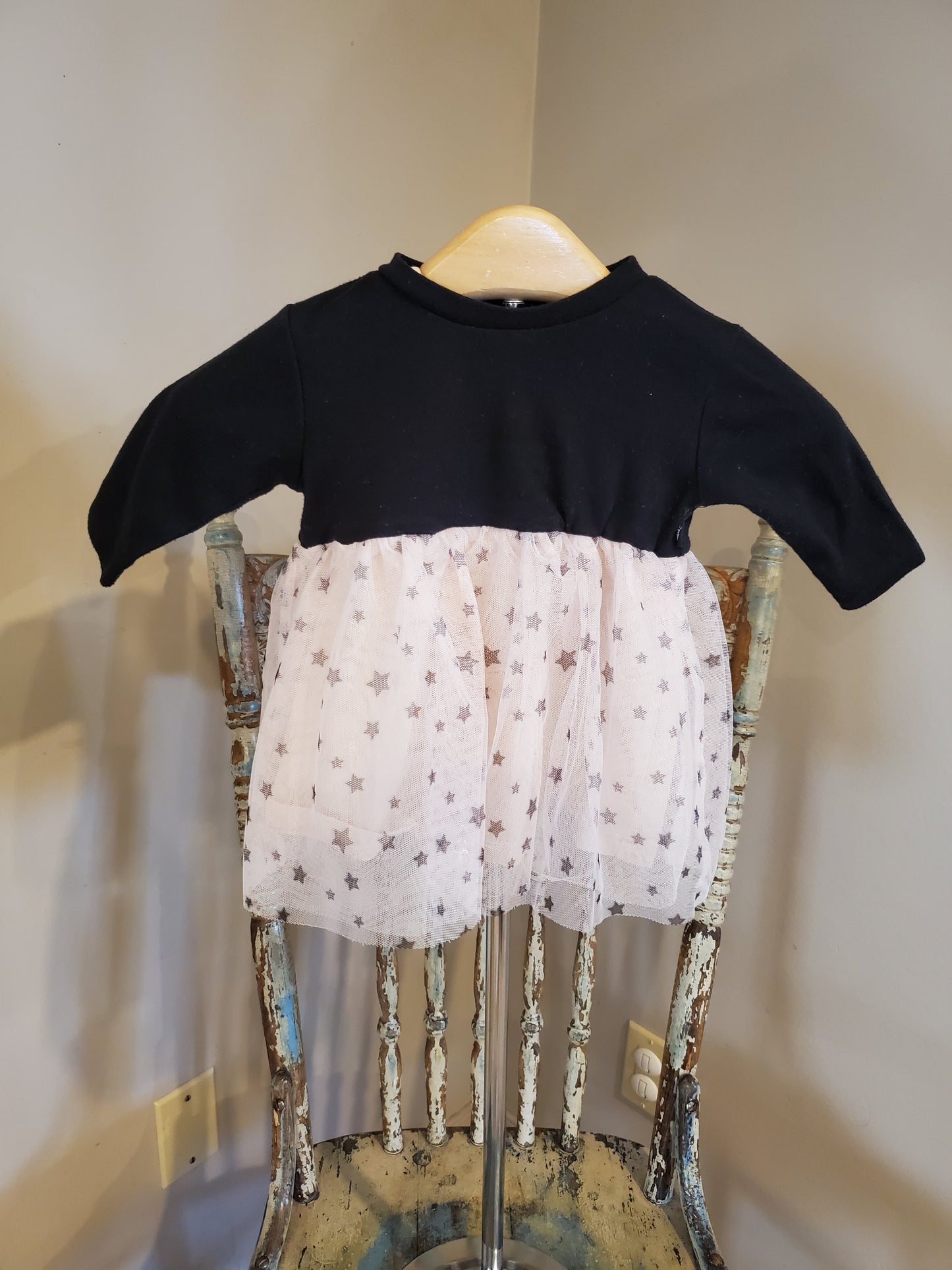 Mini Heroes infant dress. Size 0-3 months. Excellent used condition.