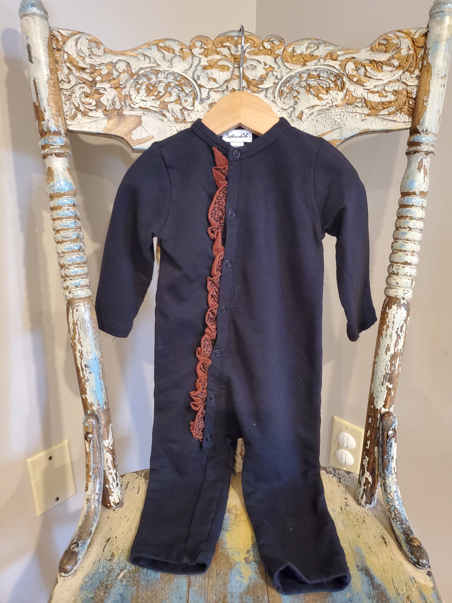 Splendid brand romper in size 3-6 months. Excellent used condition