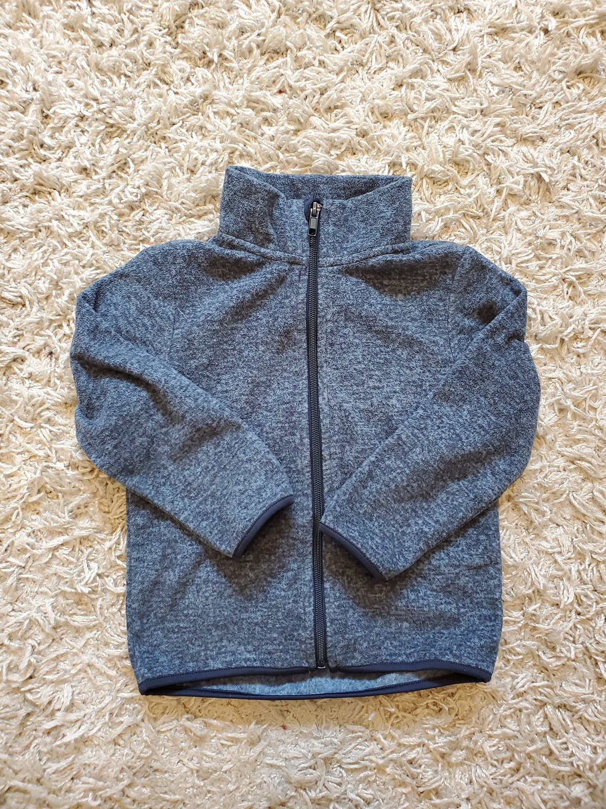 H&M full zip hoodie. Super soft fleece. Size 2T - 4T. Excellent used condition.