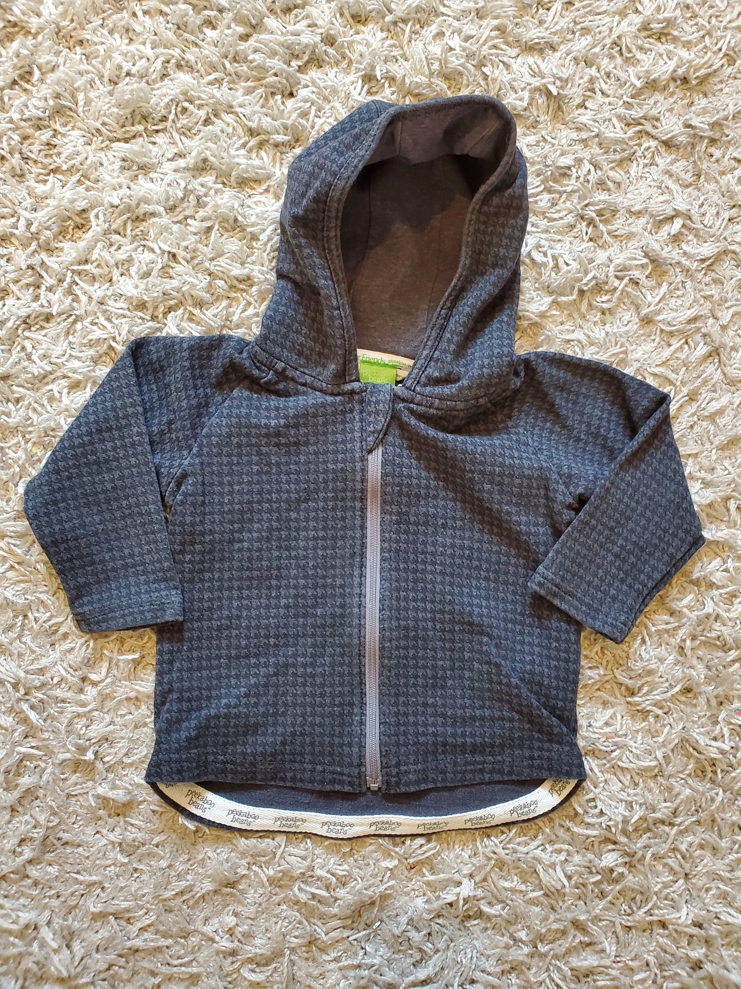 Peekaboo Beans full zip hoodie. Size 12-18 months. Excellent used condition.