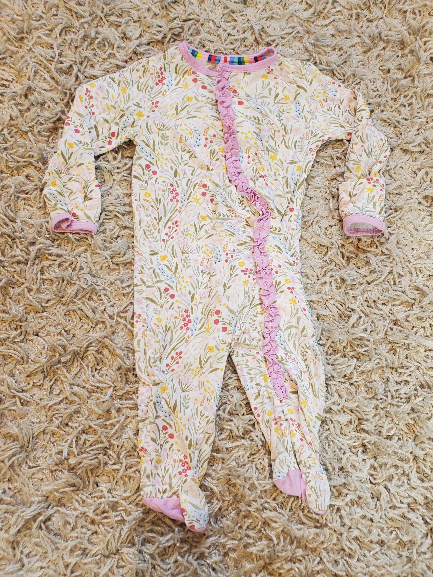 Magnetic Me sleeper. Size 0-3 months. Excellent used condition.