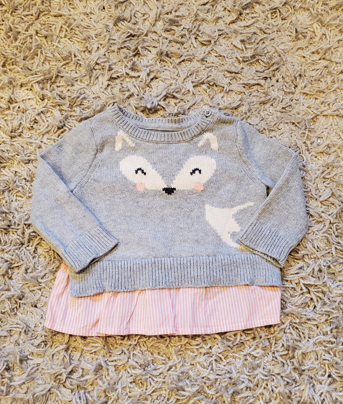 Baby Gap sweater. Size 3-6 months. Excellent used condition.
