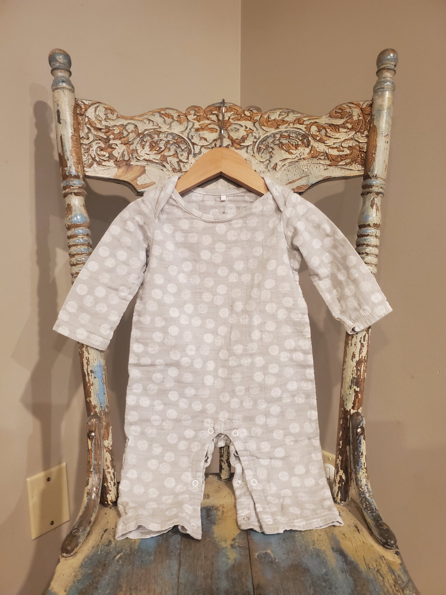 Aden and Anais Romper in size 3-6 months. Very good used condition.