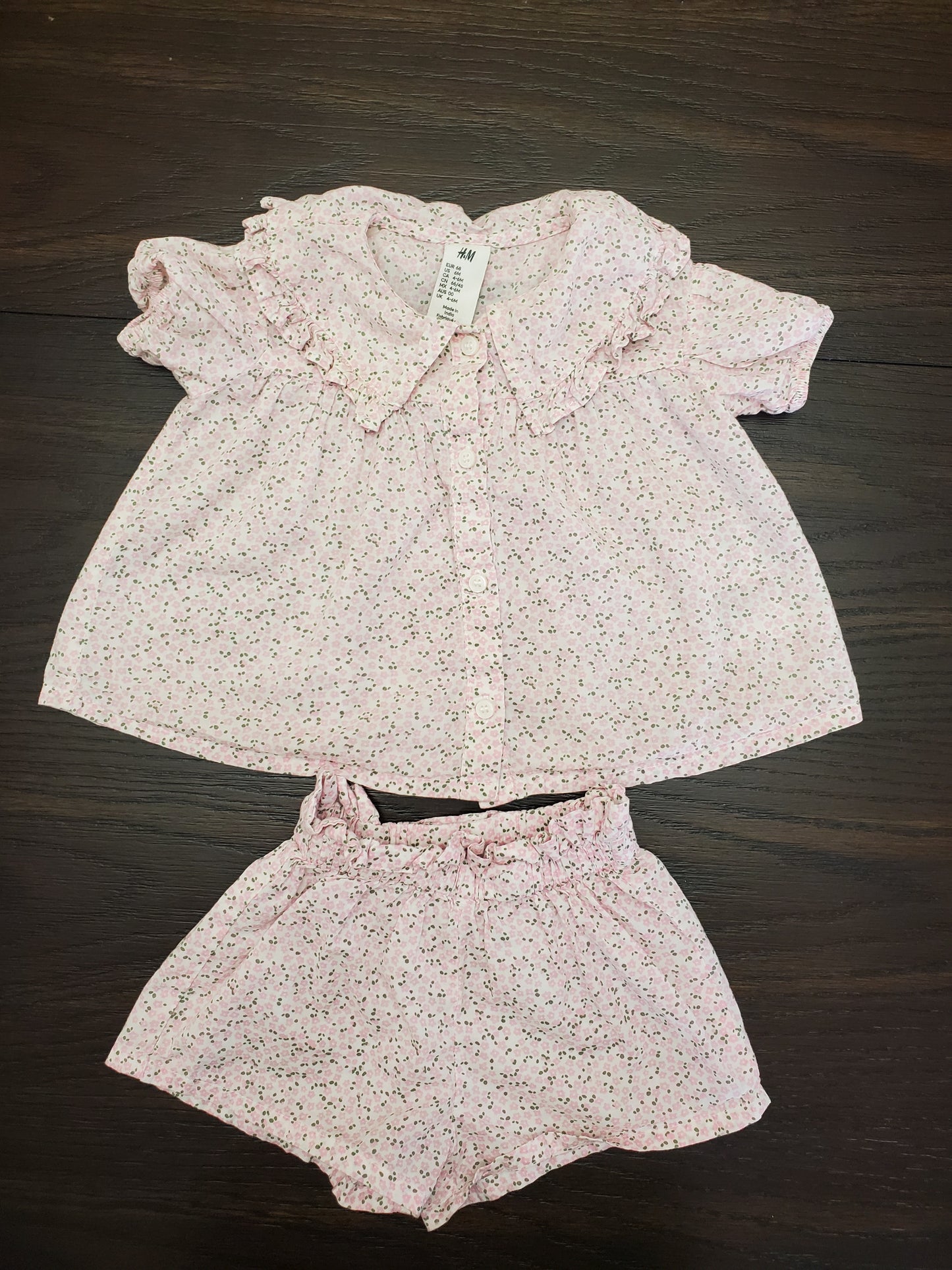 H&M 2 piece button front dress with diaper cover. Size 4-6 months. Very good used condition.