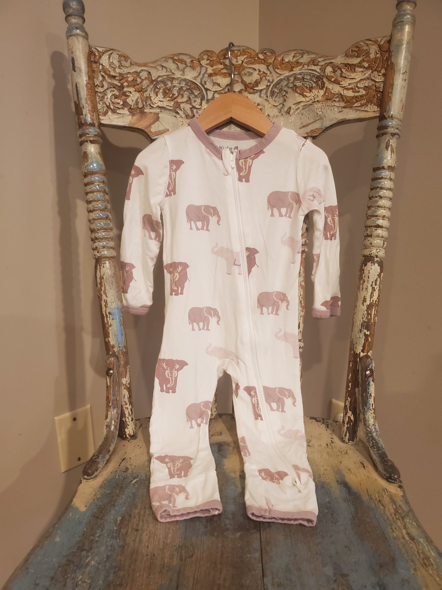 Kyte Baby Romper in size 12-18 months. Very good used condition.