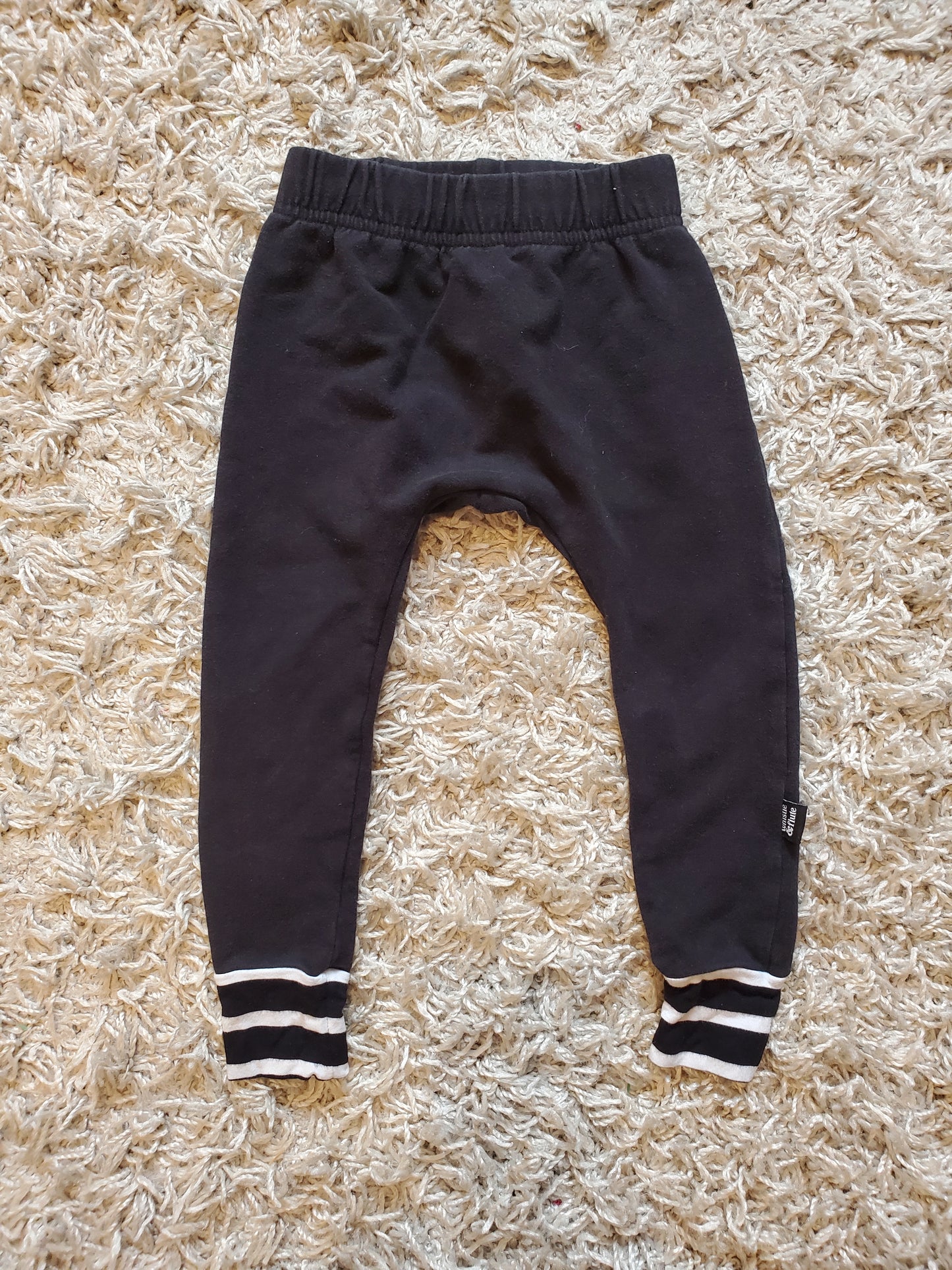 Whistle and Flute leggings. Size 1-2 years. Very good used condition.
