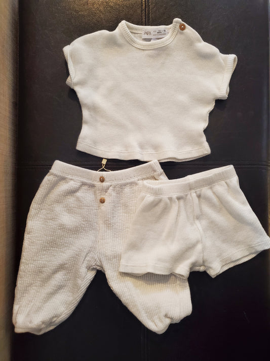 Zara 3pc set. Size 1-3 months. Excellent used condition.