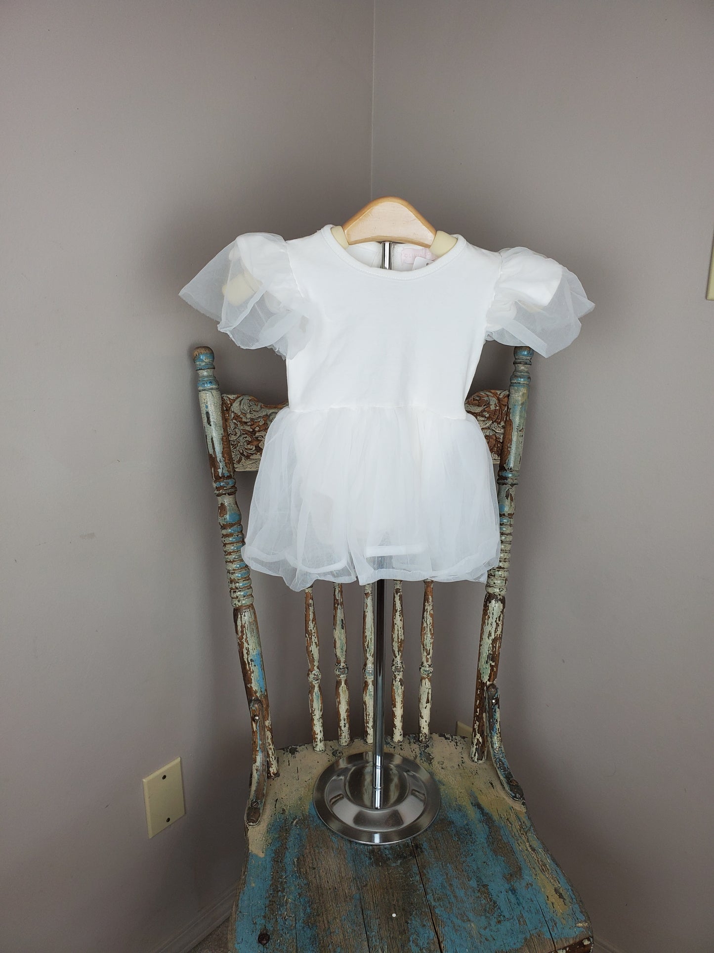 Olivia Rose baby dress. Size 12-18 months. Excellent used condition.