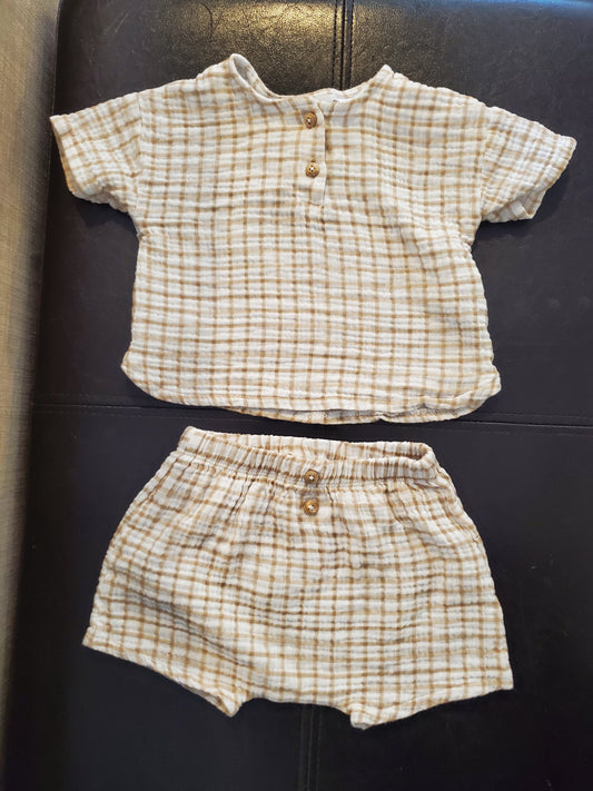 Zara 2pc set. Size 3-6 months. Excellent used condition.