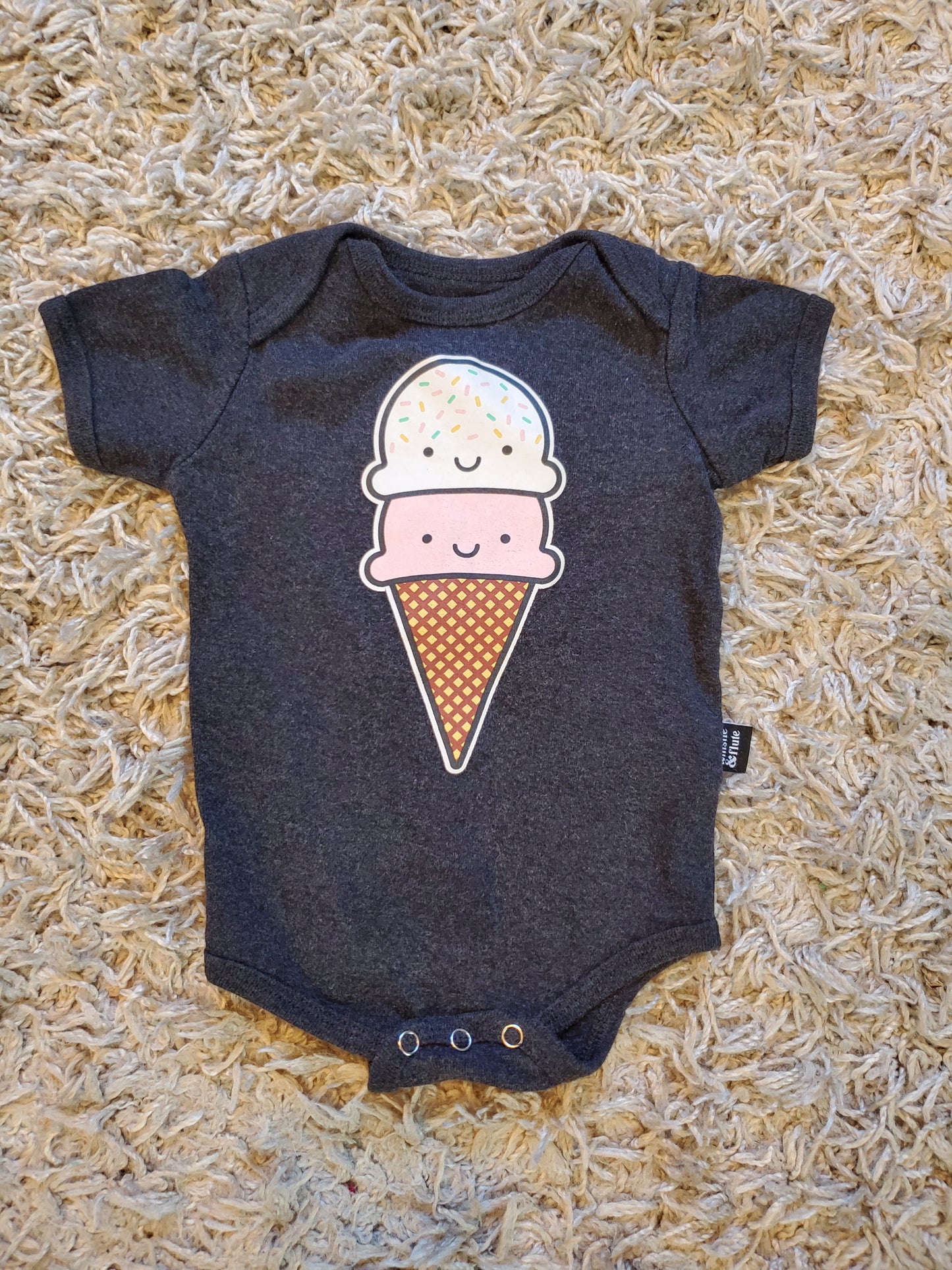 Whistle and Flute bodysuit. Size 3-6 months. Excellent used condition.