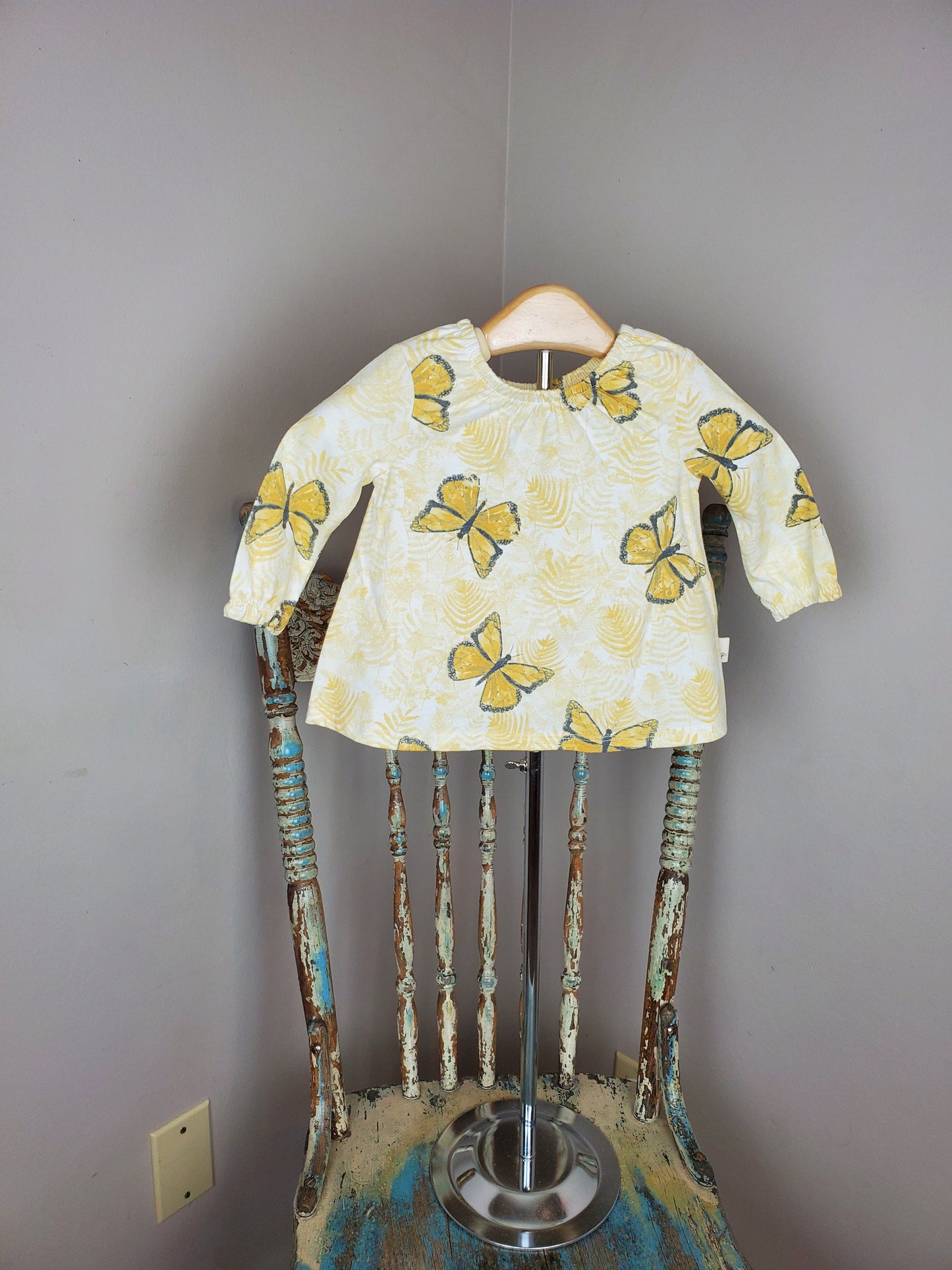 Burt's Bees baby dress. Size 0-3 months. Excellent used condition.