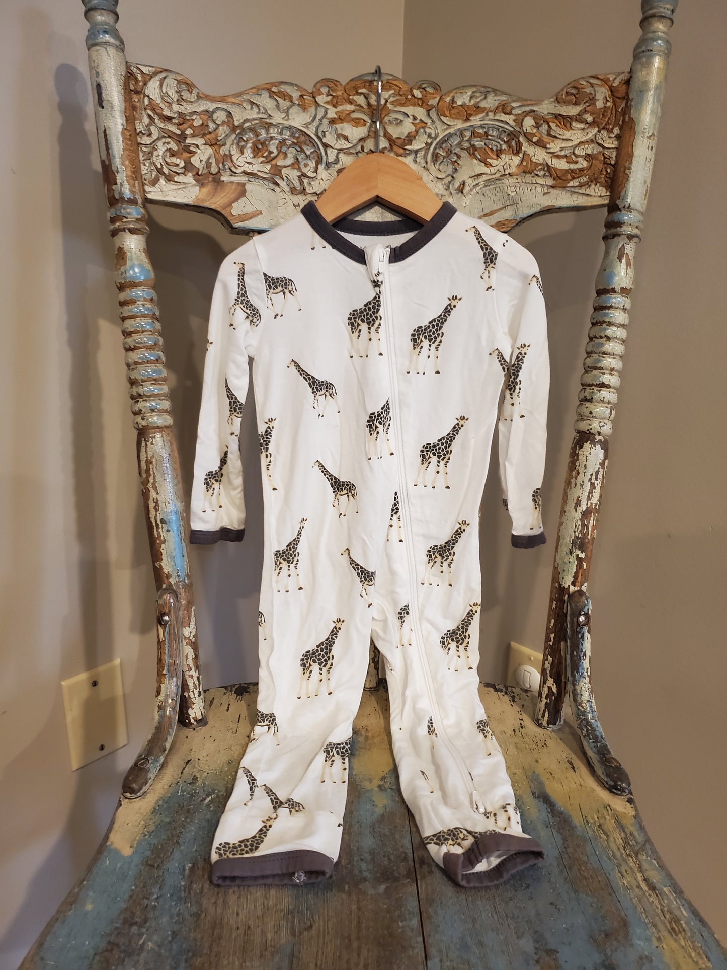 Kyte Baby Romper in size 12-18 months. Very good used condition.