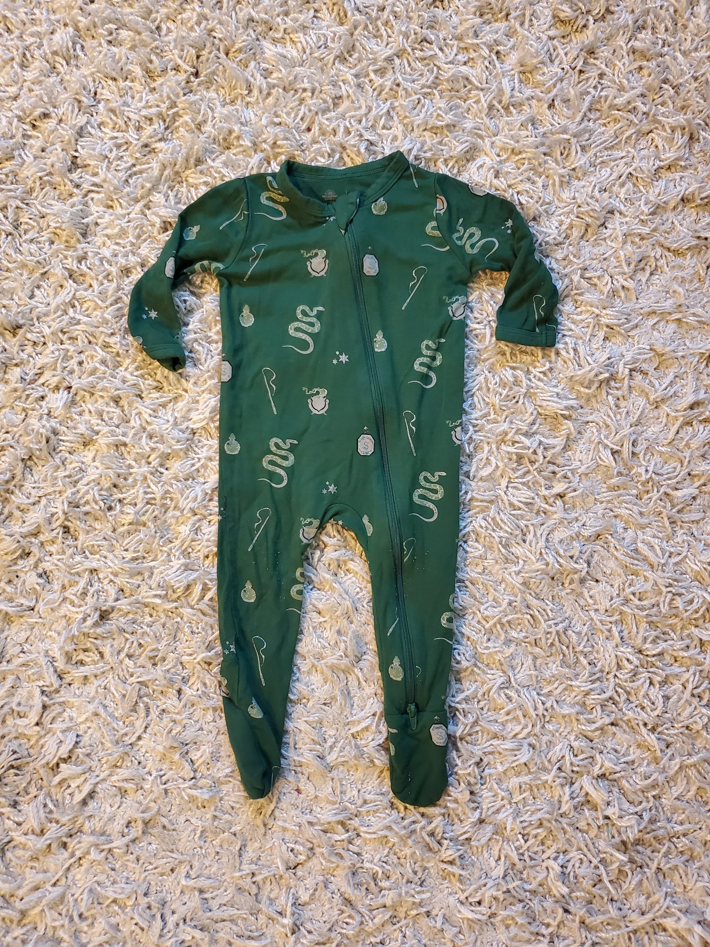 Kyte/ Harry potter collaboration sleeper. Excellent used condition.  Size 3-6 months.