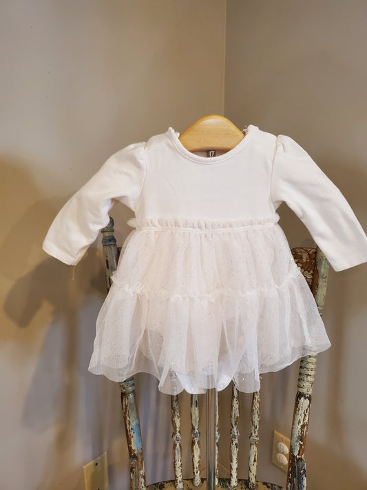 H&M baby dress. Size 2-4 months. Excellent used condition.