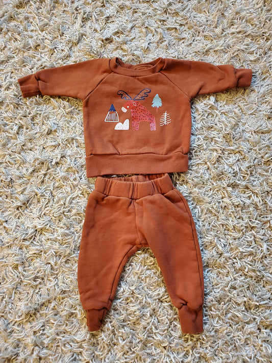 Peanut and Bumble sweatsuit. Size 3-6 months.  Excellent new without tags condition.