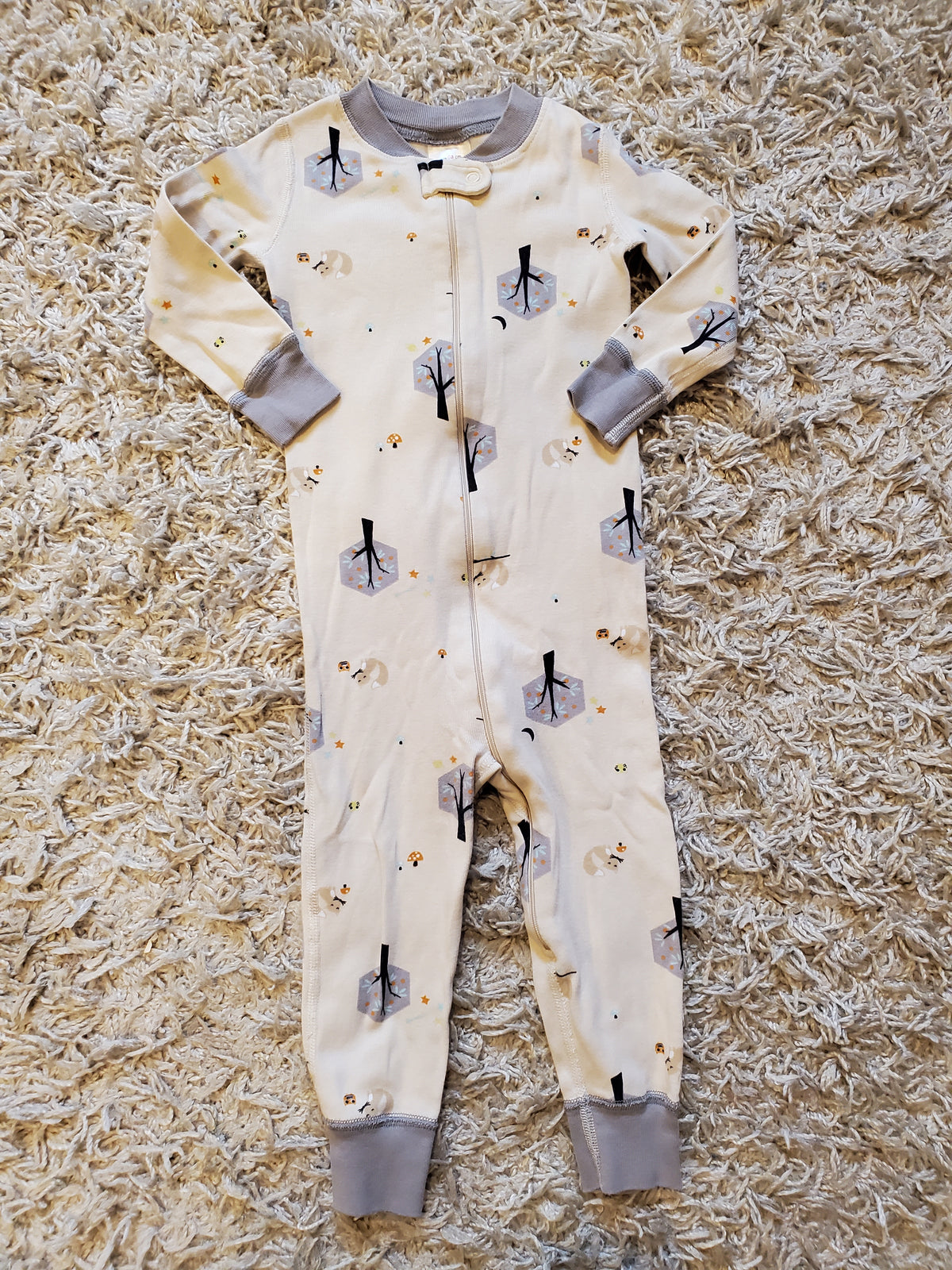 Hanna Andersson sleeper. Excellent used condition. Fun fall fabric. Gender neutral. Size 18-24 months.