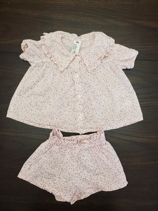 H&M 2 piece button front dress with diaper cover. Size 4-6 months. Very good used condition.