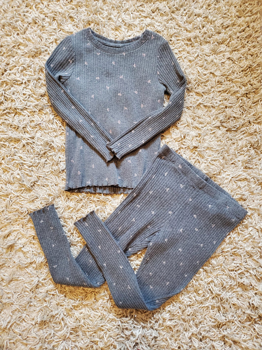 Rise Little Earthling 2 piece set. Size 4-5 years. Very good used condition.