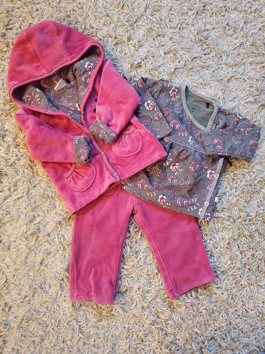 Noppies 3pc infant set. Size 68 ( 6m). Excellent used condition.