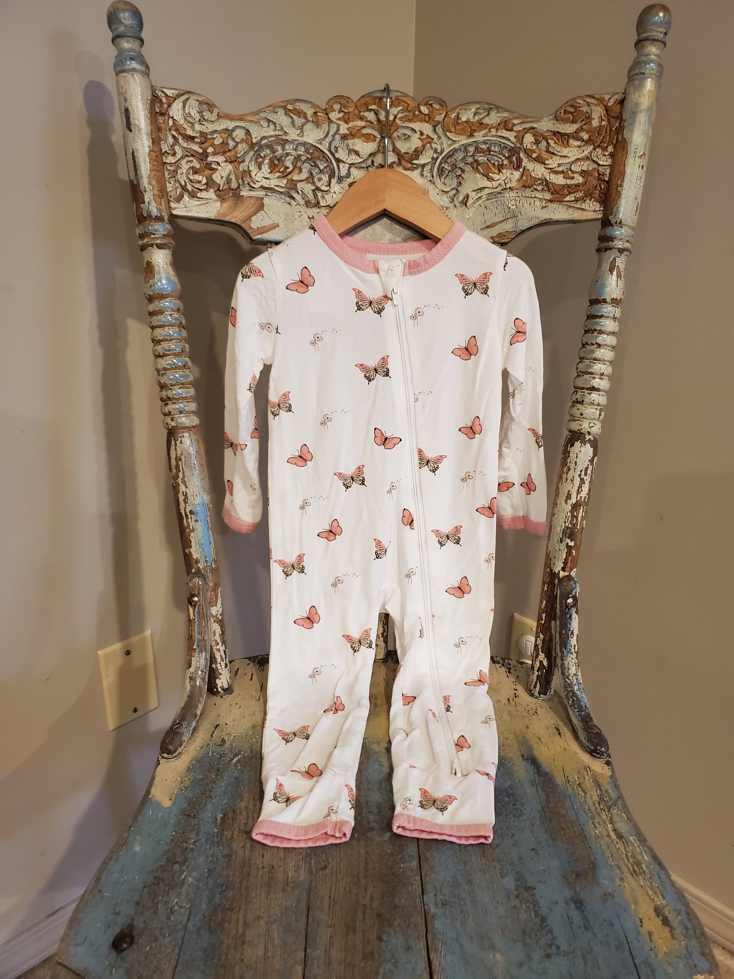 Kyte Baby Romper in size 12-18 months. Excellent used condition.