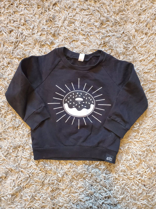 Whistle and Flute sweatshirt size 2. Excellent used condition.